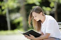 ���𐴌���